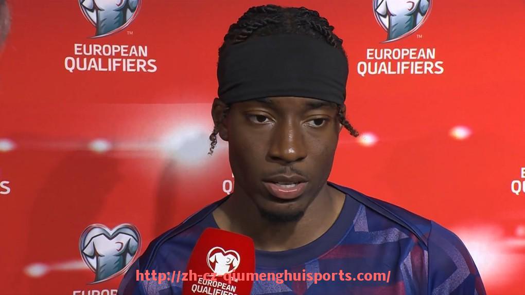 球盟会官网-英超比赛中球员评分体系及其公正性分析